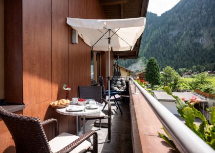 Appartements_Rieser_Sportplatzstrasse_338_Mayrhofen_06_2019_Stiegenhaus_App_Sonnenschein_2._Stock_Balkon.JPG