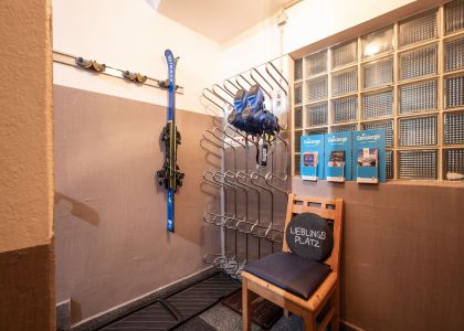 Appartements_Rieser_Sportplatzstrasse_338_Mayrhofen_06_2019_Schiraum.JPG